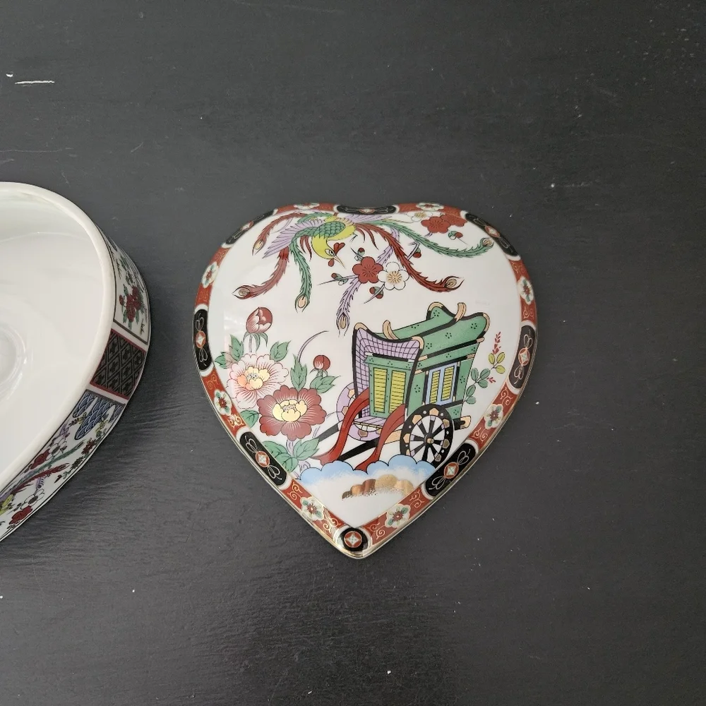Vintage Japanese Imari Style Heart Shaped Trinket Box